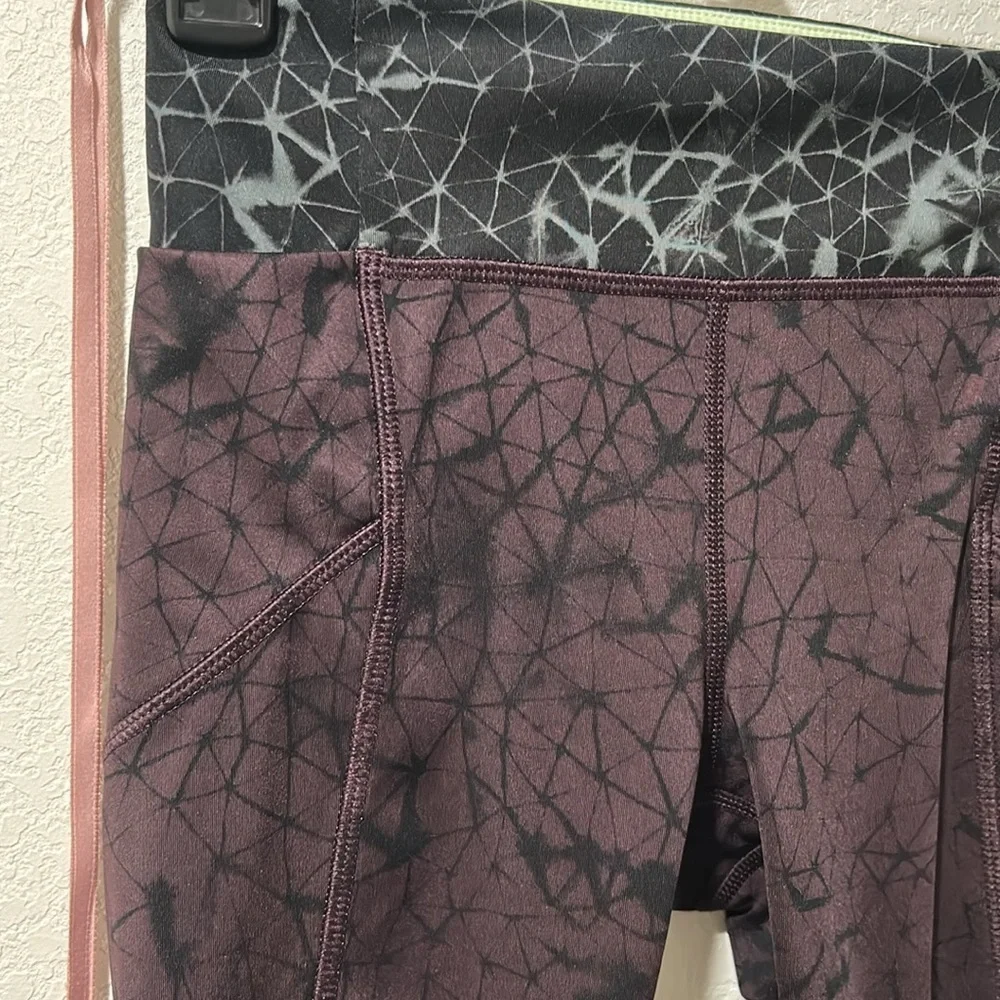 Lululemon Stash It Crop *Full-On Luxtreme
